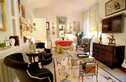 Chaillot Apartment | Alma-Eiffel Tower