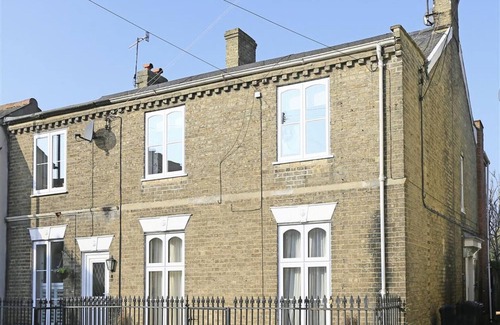 Melton Apartment | Alma Rise - Three Bedroom Apartment, Sleeps 4