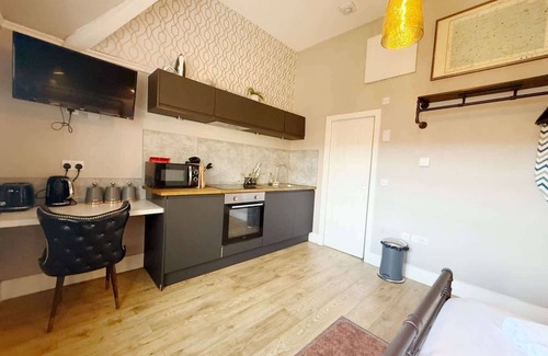 Cotham Apartment | Alma Studios - Studio 7 - Hopewell