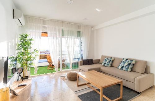 Retamar Apartment | Almare Suites Burbujas I - Vistas al mar, golf, junto a la playa