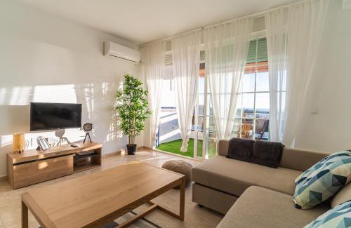 Retamar Apartment | Almare Suites Burbujas I - Vistas al mar, golf, junto a la playa