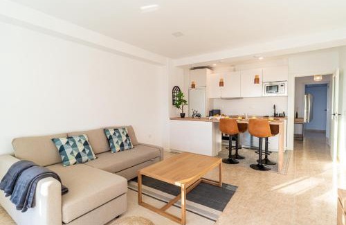Retamar Apartment | Almare Suites Burbujas I - Vistas al mar, golf, junto a la playa