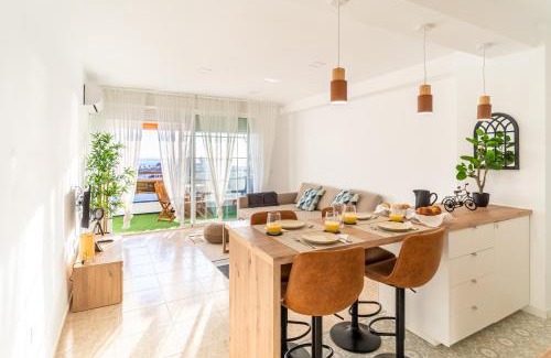 Retamar Apartment | Almare Suites Burbujas I - Vistas al mar, golf, junto a la playa