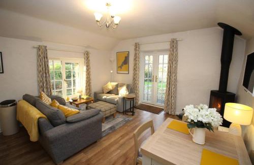 St Teath House | Almond Tree Cottage