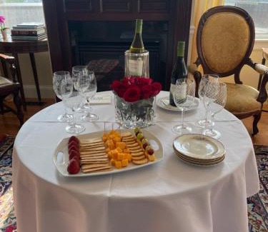 Newport Hotel | Almondy Inn Bed & Breakfast