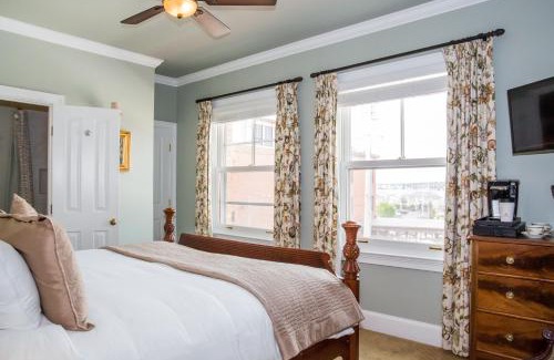 Newport Hotel | Almondy Inn Bed & Breakfast