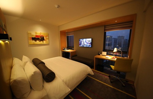 Baizhangpu Nongchang Hotel | Aloft Dongguan Dynamic Town