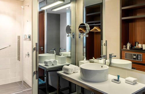 Dubai World Central Hotel | Aloft Dubai South