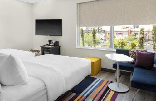 Glendale Sports and Entertainment District Hotel | Aloft Glendale at Westgate