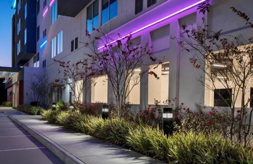 Conroe Hotel | Aloft Houston Shenandoah - The Woodlands