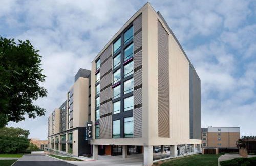 Country Club Plaza Area Hotel | Aloft Kansas City Country Club Plaza