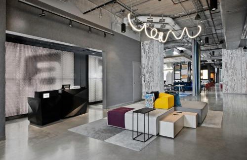 Country Club Plaza Area Hotel | Aloft Kansas City Country Club Plaza