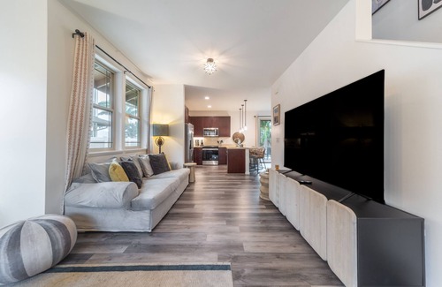 Makaha Valley House | Aloha Breeze by AvantStay | Amazing Ocean Views, Game Room, Modern Design
