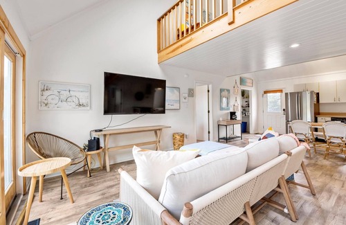 Southern Shores House | Aloha on the Atlantic: Hot Tub, 3min Walk to Beach