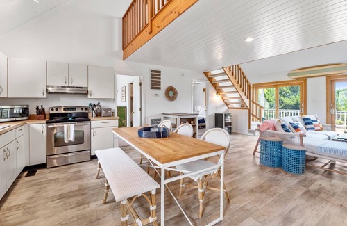 Southern Shores House | Aloha on the Atlantic: Hot Tub, 3min Walk to Beach