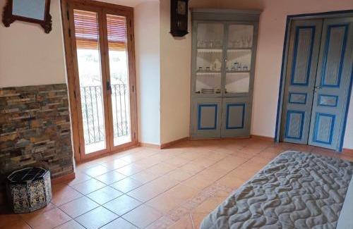 Sant Climent Sescebes Apartment | Alojamiento Familiar con Chimenea - Alt Empordà