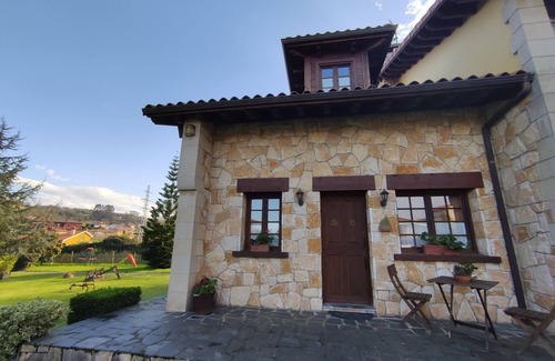 Castrillon House | Alojamientos Rurales Naveces - Asturias - La Montaña
