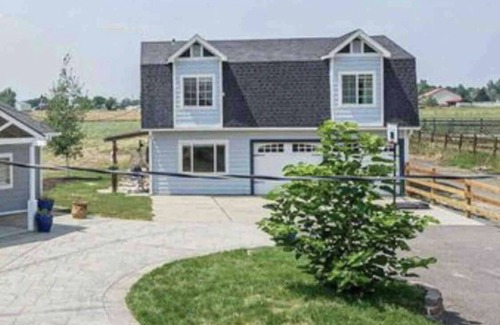 Broomfield Apartment | Alpaca, emu and chicken farm