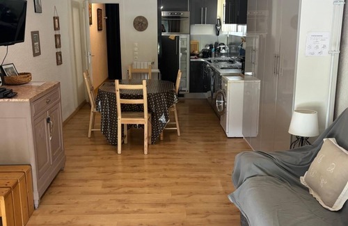 Jeux Apartment | Alpe d'Huez apartment at the foot of the slopes sleeps 6 very well equipped garage