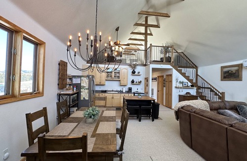 Westcliffe House | Alpenglow Retreat with Breathtaking Mountain Views