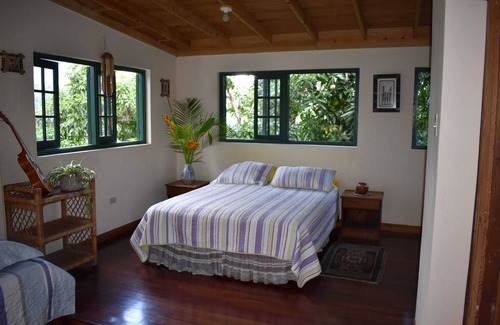 Jack's Hill Bed & Breakfast | ALPHA AND OMEGA ROOM