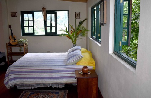 Jack's Hill Bed & Breakfast | ALPHA AND OMEGA ROOM