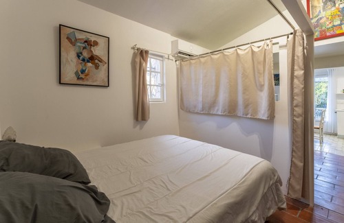 Rognonas Apartment | Alpilles Studio with shared pool WI-FI and Air conditioning