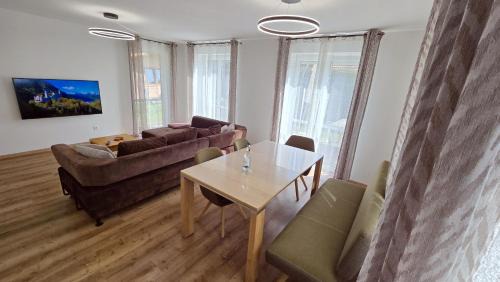 Fuessen Apartment | Alpina Sonnen-Appartements Füssen incl XL-Sonnen-Terrasse & Königscard