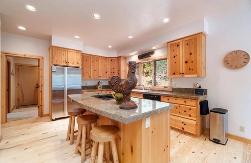 Black Butte Ranch House | Alpine Beauty 3 BD Home w/hot tub, EV charger