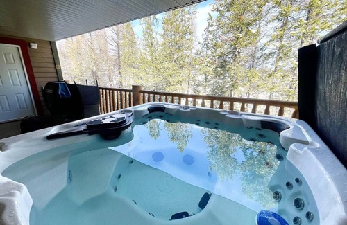 East Kootenay Condo | Alpine Bliss Awaits: Beautiful Mountain Home with Hot Tub