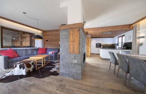Schonbach Ski Chalet | Alpine Chalet with Ski-In Access