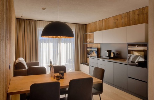 Brunico House | Alpine Deluxe Apartment Ski-in & out