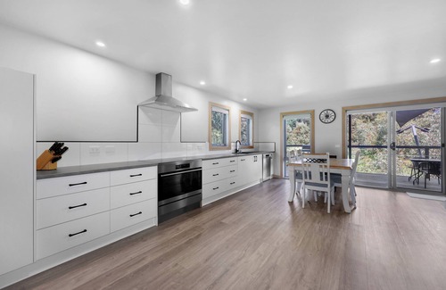 Merrijig House | Alpine Edge Retreat - Gateway to Mount Buller