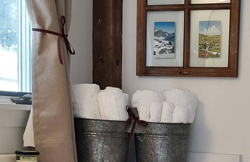 Cavendish Cottage | Alpine Farm Cottage Retreat