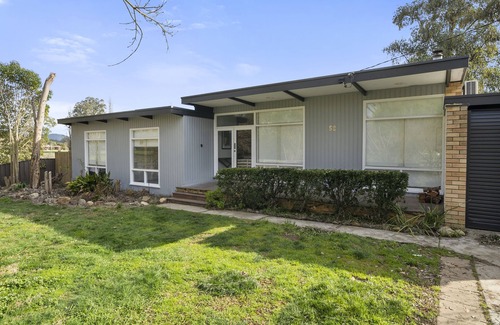 Myrtleford House | Alpine Hills Hideaway