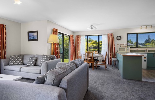 Hanmer Springs House | Alpine Peek - Hanmer Springs Holiday Home