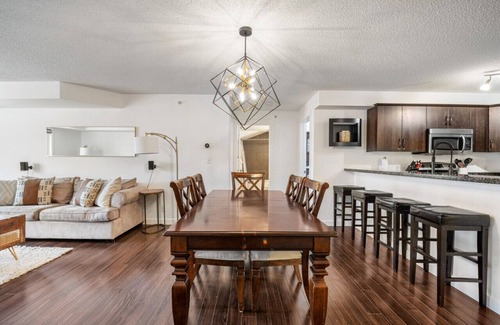 East Kootenay Apartment | ⭐Alpine Pointe⭐| Lakeview | Pool | Hot Tub | Gym
