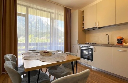 Busteni Apartment | Alpine River Home: Peace and Mountain View