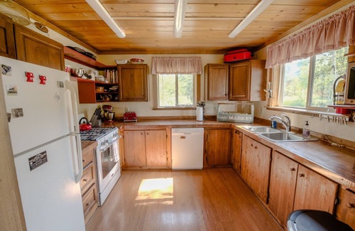 Lazy Acres House | Alpine Star Lodge - Roam Property Management