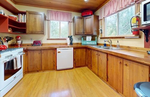 Lazy Acres House | Alpine Star Lodge - Roam Property Management