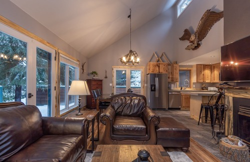Packwood House | Alpinwald "Alpine Forest"- Hot tub, BBQ, outdoor entertainment area, fire pit