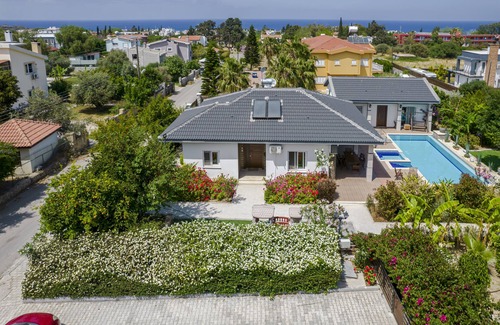 Karavas Villa | Alsancak Luxury Villa with Private Pool and Jacuzzi