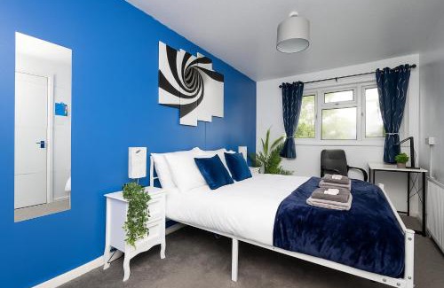 Stanley House | Alt-Stay Leeds, M1 Junction 45 Skelton Lane - Parking - Wi-Fi - Ideal For Contractors & Long Stays