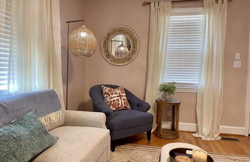 Belmont House | Altavista House - Renovated, Charming, & Walkable