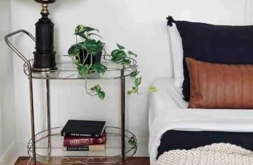 Hutchinson House | AltaVistaFlats Fully furnished Great location!