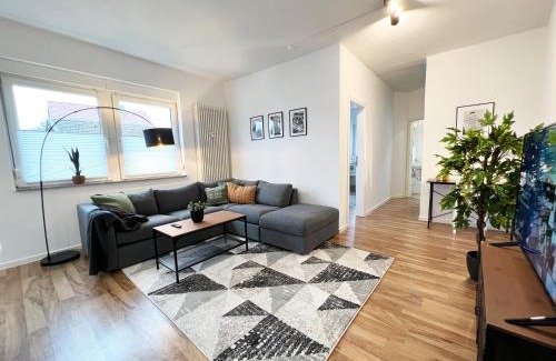 Momlingen Apartment | Altes Kino XXL - 10 Gäste WiFi Netflix