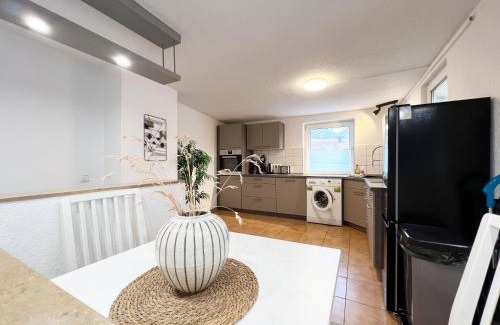 Momlingen Apartment | Altes Kino XXL - 10 Gäste WiFi Netflix
