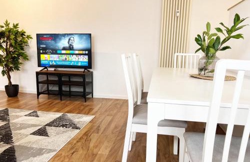 Momlingen Apartment | Altes Kino XXL - 10 Gäste WiFi Netflix
