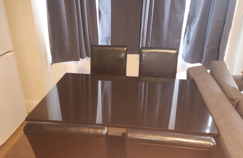 Selhurst Apartment | Alto Serlux London - Croydon: 2-Bed: Sleeps 5–6, Netflix, Family-Friendly