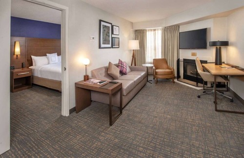 Linthicum Heights Hotel | Always a Great Idea To Unwind! Pet-Friendly, w/Pool, Free Breakfast!
